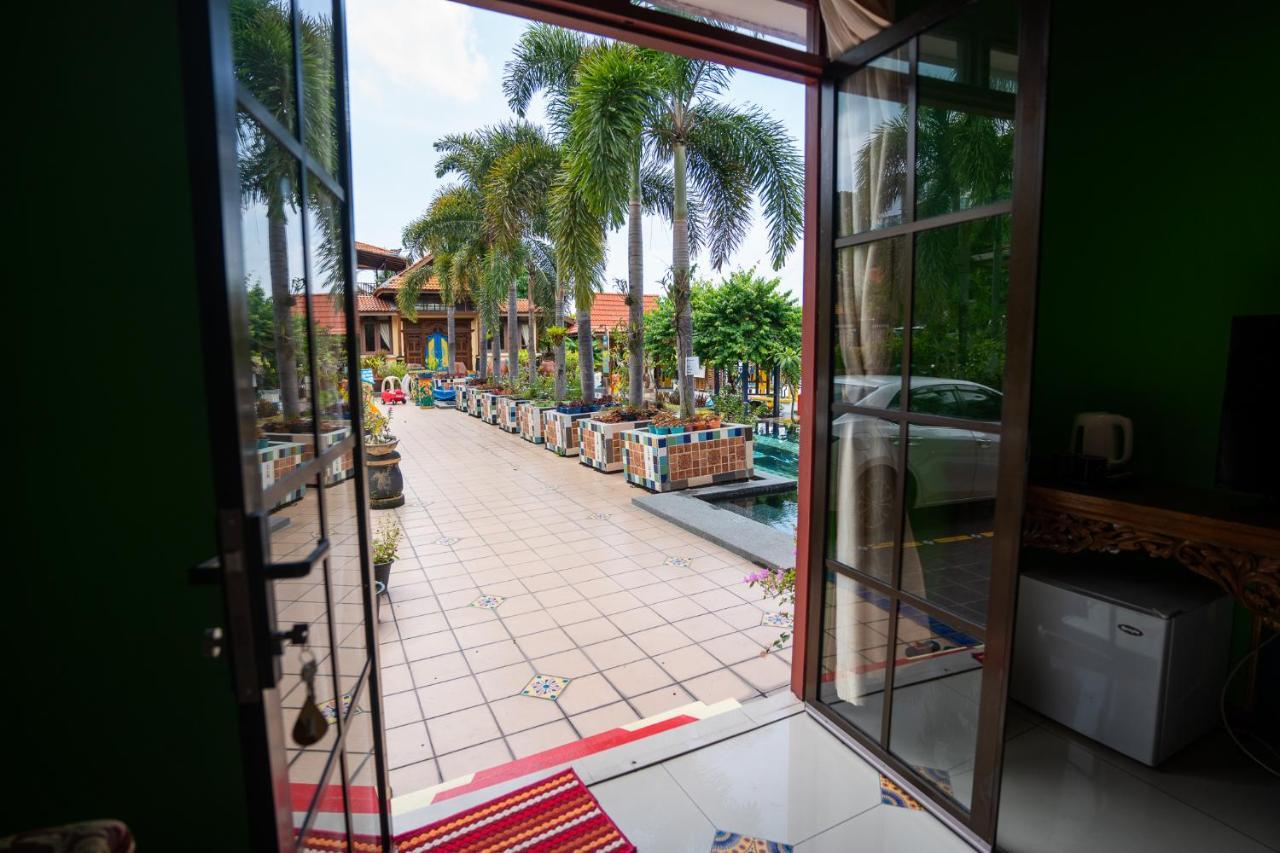 Lost Paradise Resort